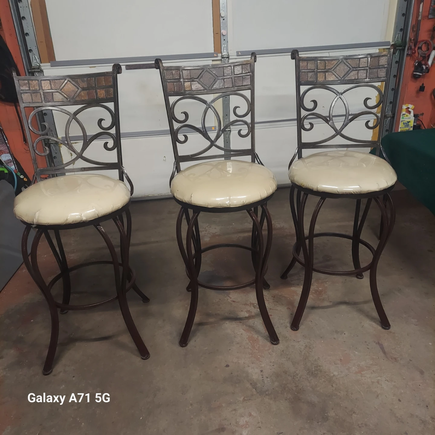 Set of 3 Swivel Bar Stools - photo 2