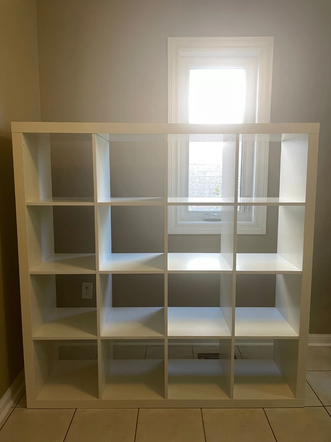 White 16-cube shelving unit - photo 2