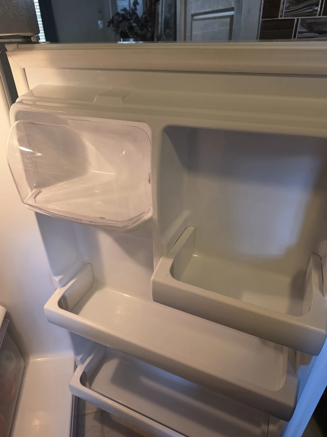 GE Refrigerator Top Freezer - photo 4
