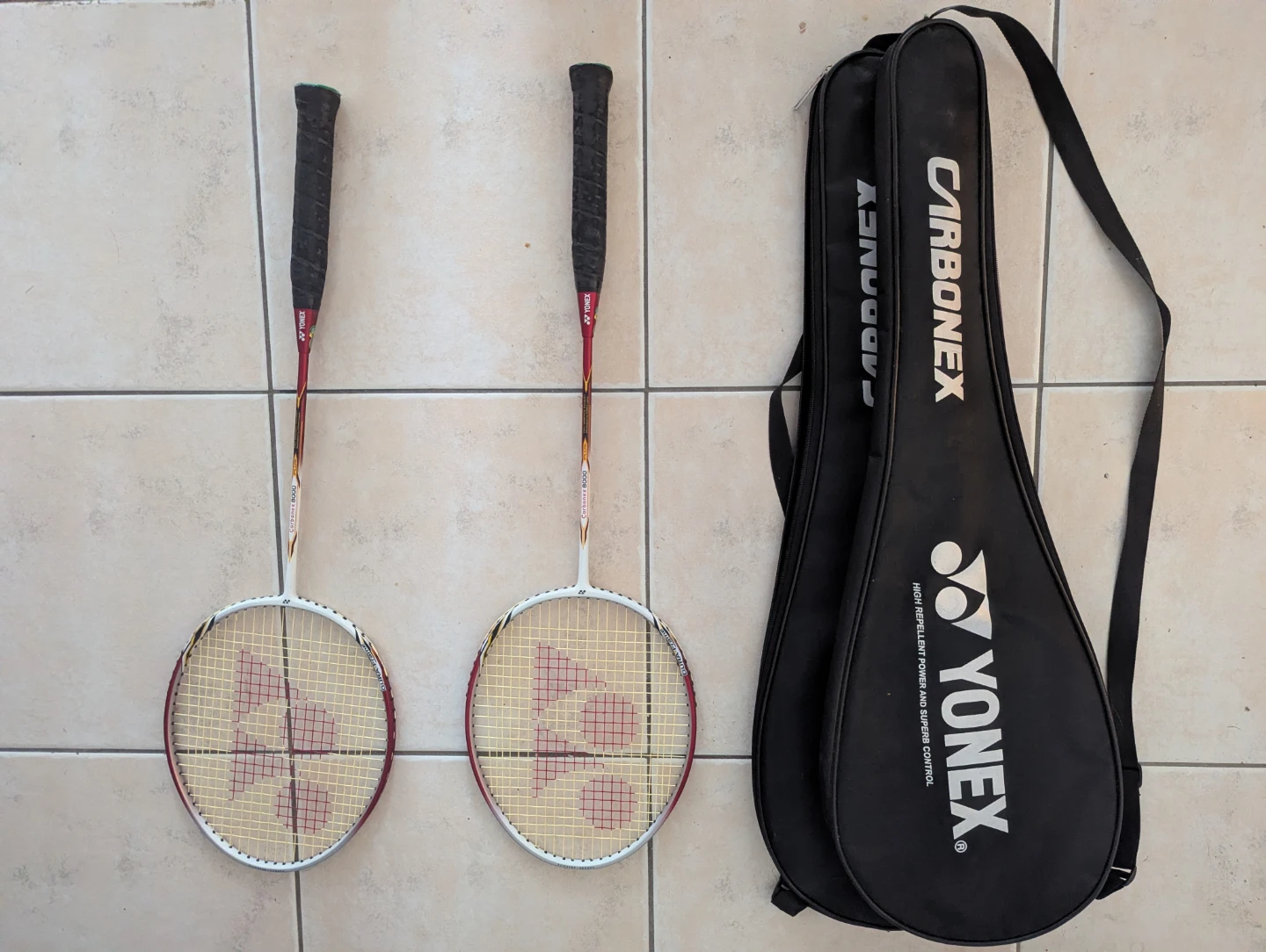 2 Yonex Carbonex 8000 Badminton Rackets with Case - photo 2