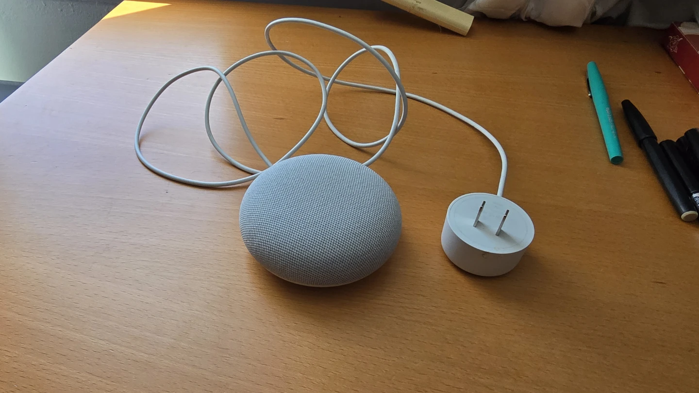 Google Nest Mini (2nd Gen) Smart Speaker - Chalk - photo 3