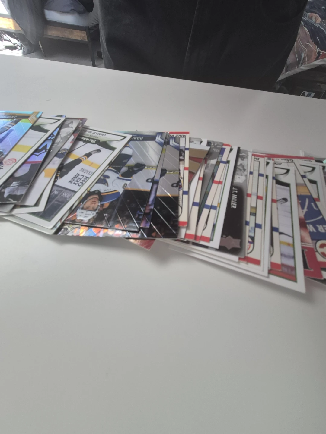 Collection of assorted hockey cards