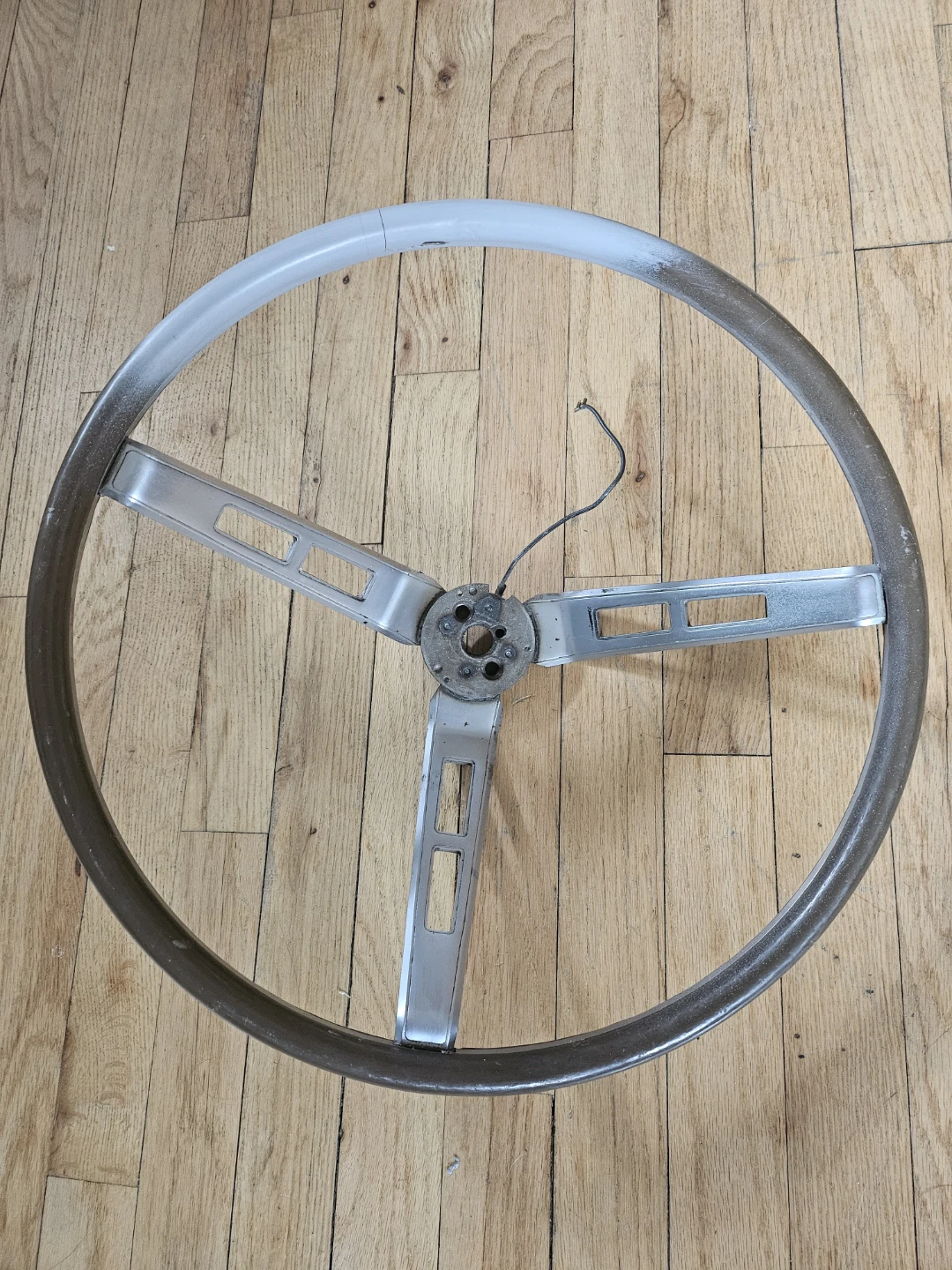 MOPAR B BODY WOODGRAIN WHEEL