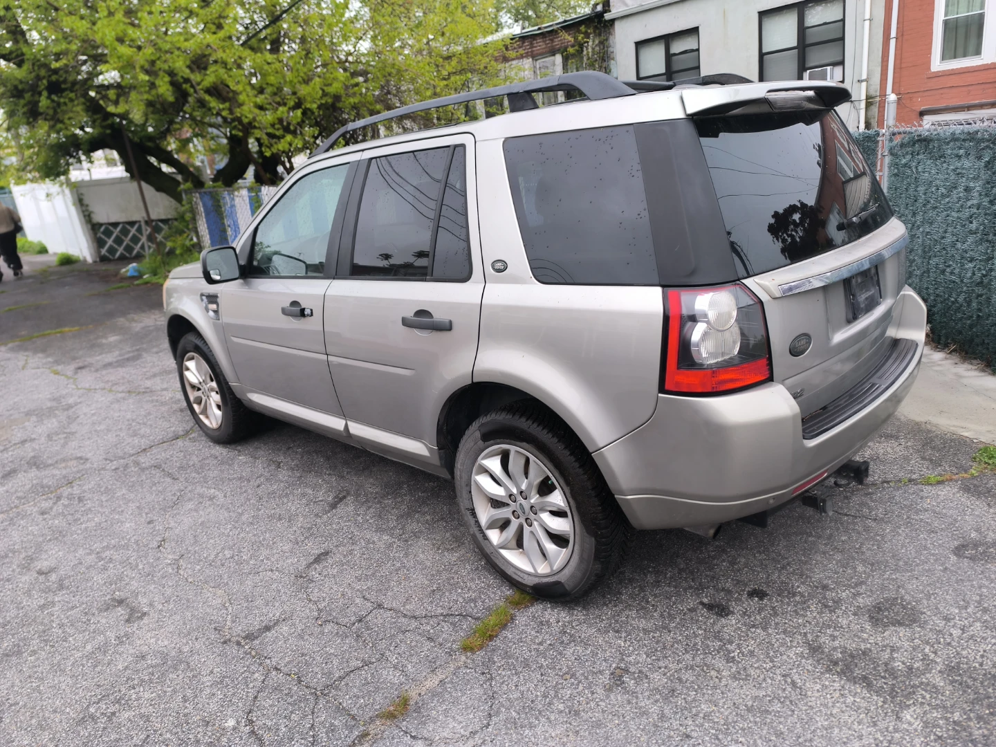 Silver Land Rover Freelander 2 SUV - photo 3
