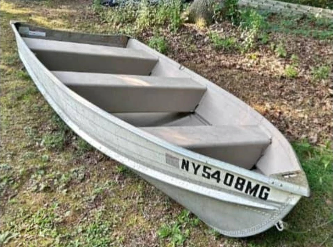 Aluminum fishing boat