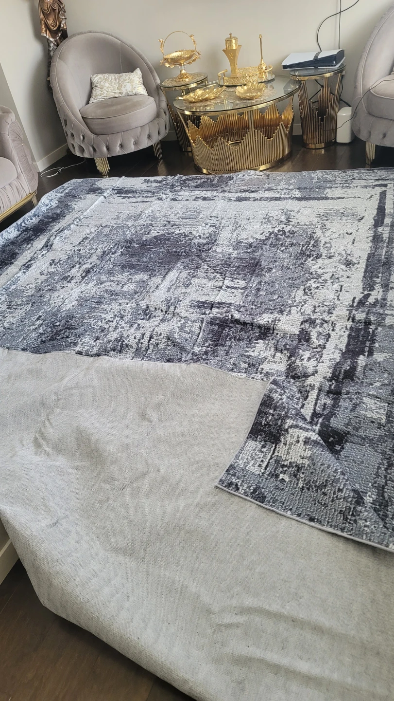 Large size living room Rug (new never used) Size 4.25×2.71 meter