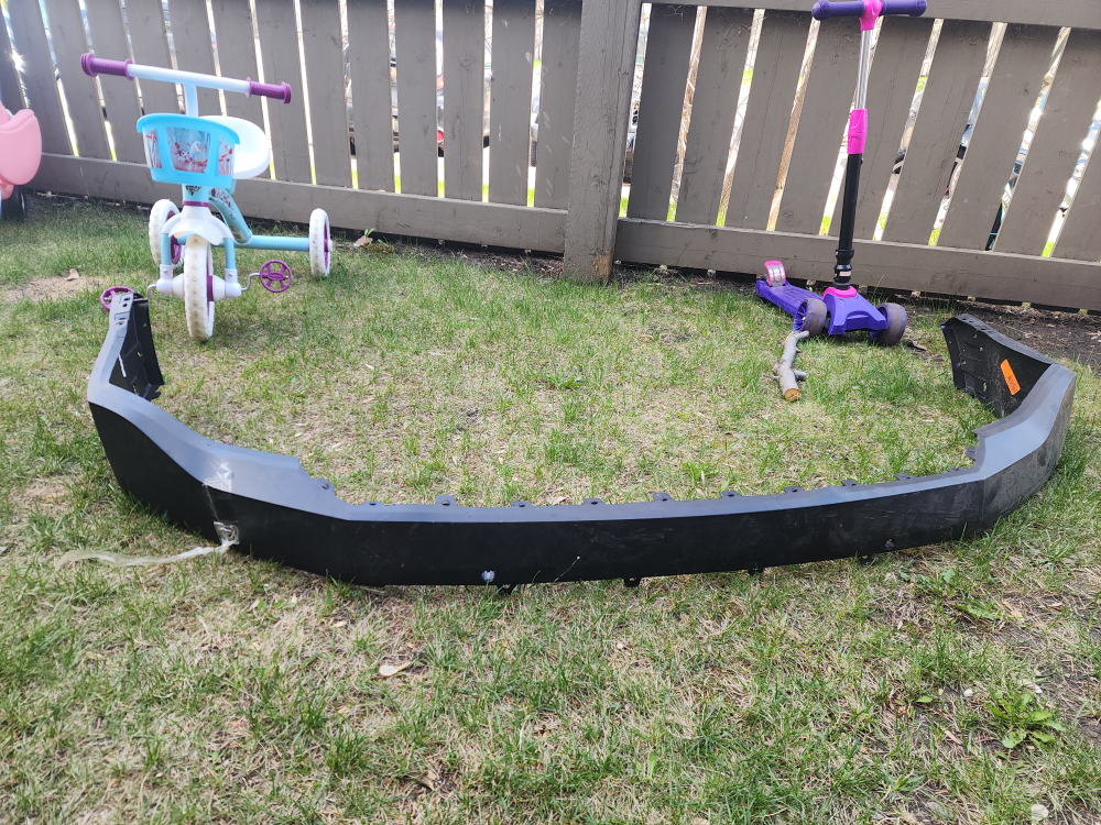 2012 Ford Expedition bumper and liner never been painted - photo 4