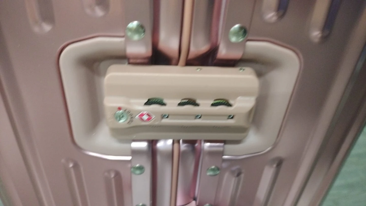 Rose Gold Hard Shell Suitcase - photo 3