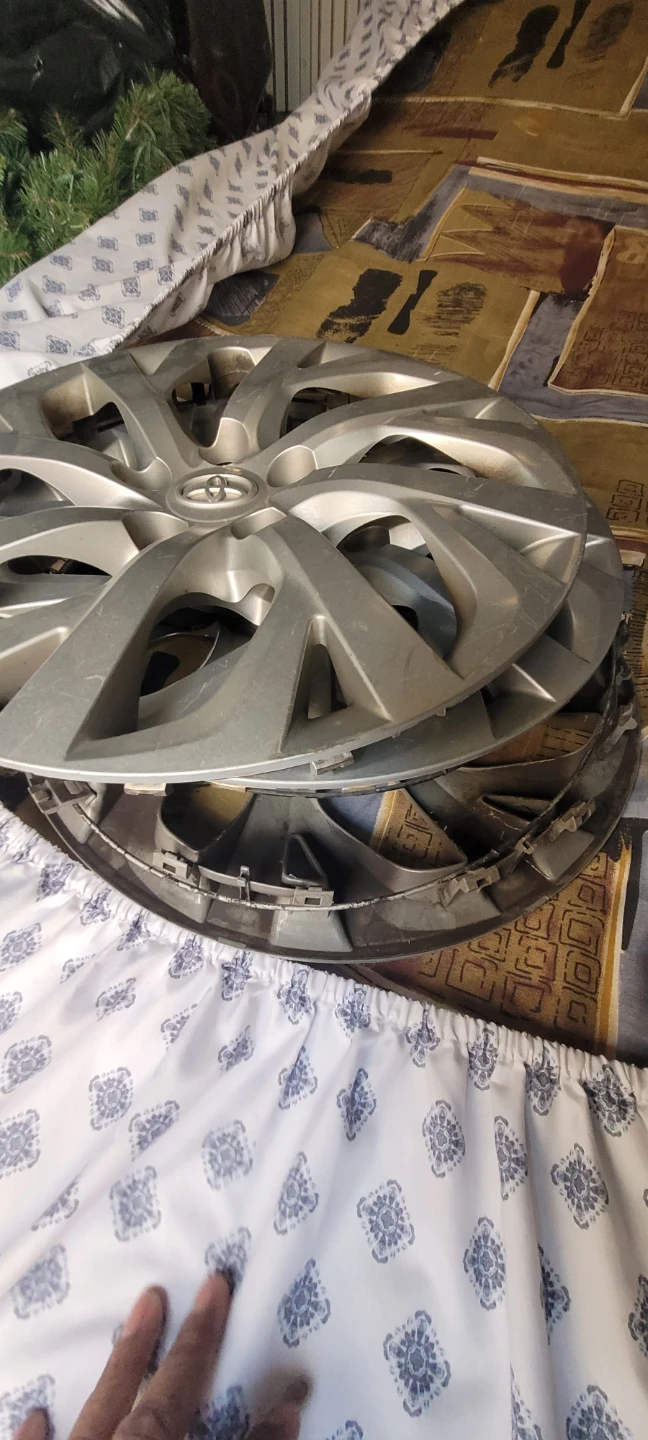 Set of 4 Toyota Hubcaps