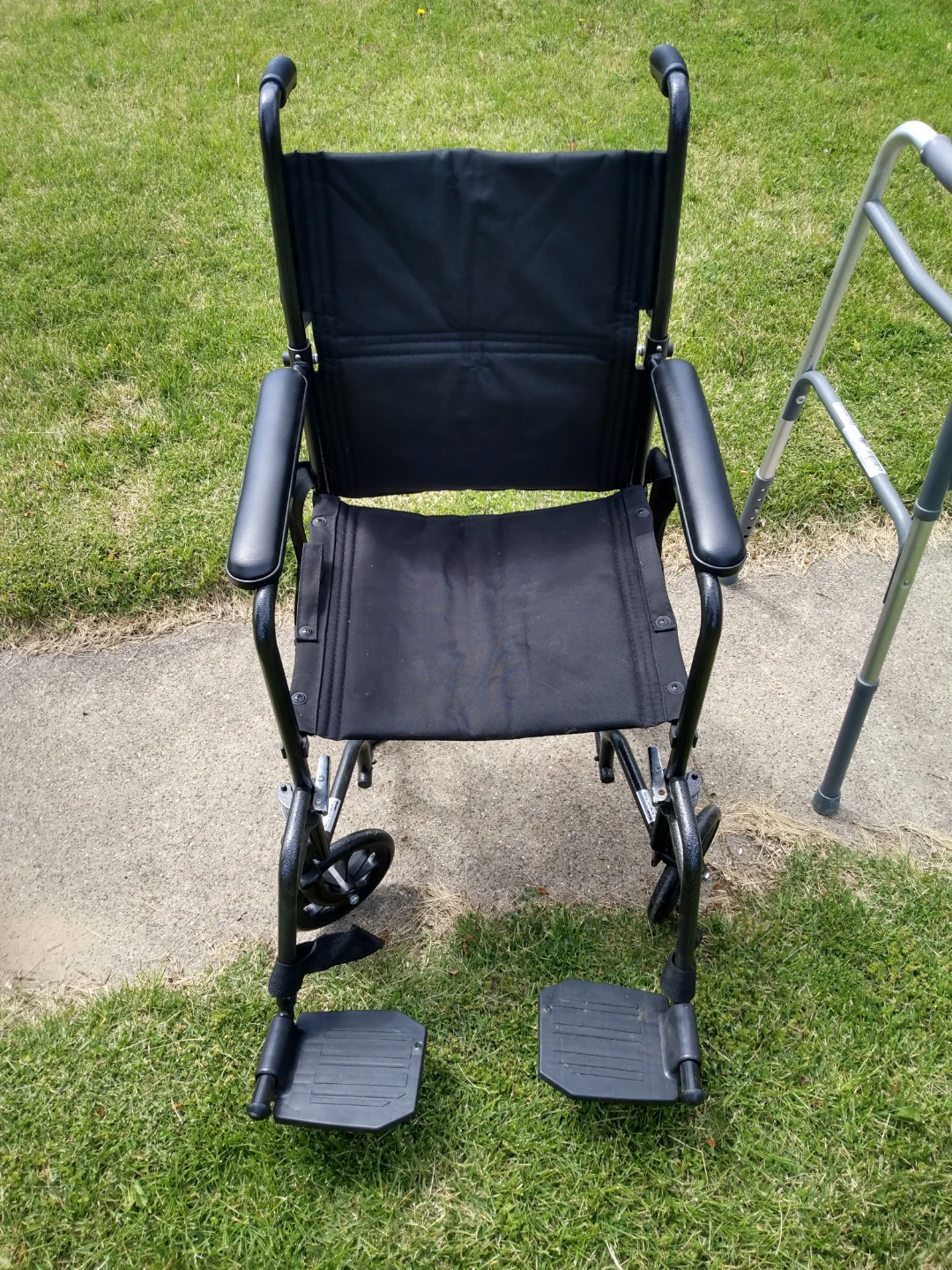 Drive Transport Wheelchair .Se Habla Espanol $60 or Best offer