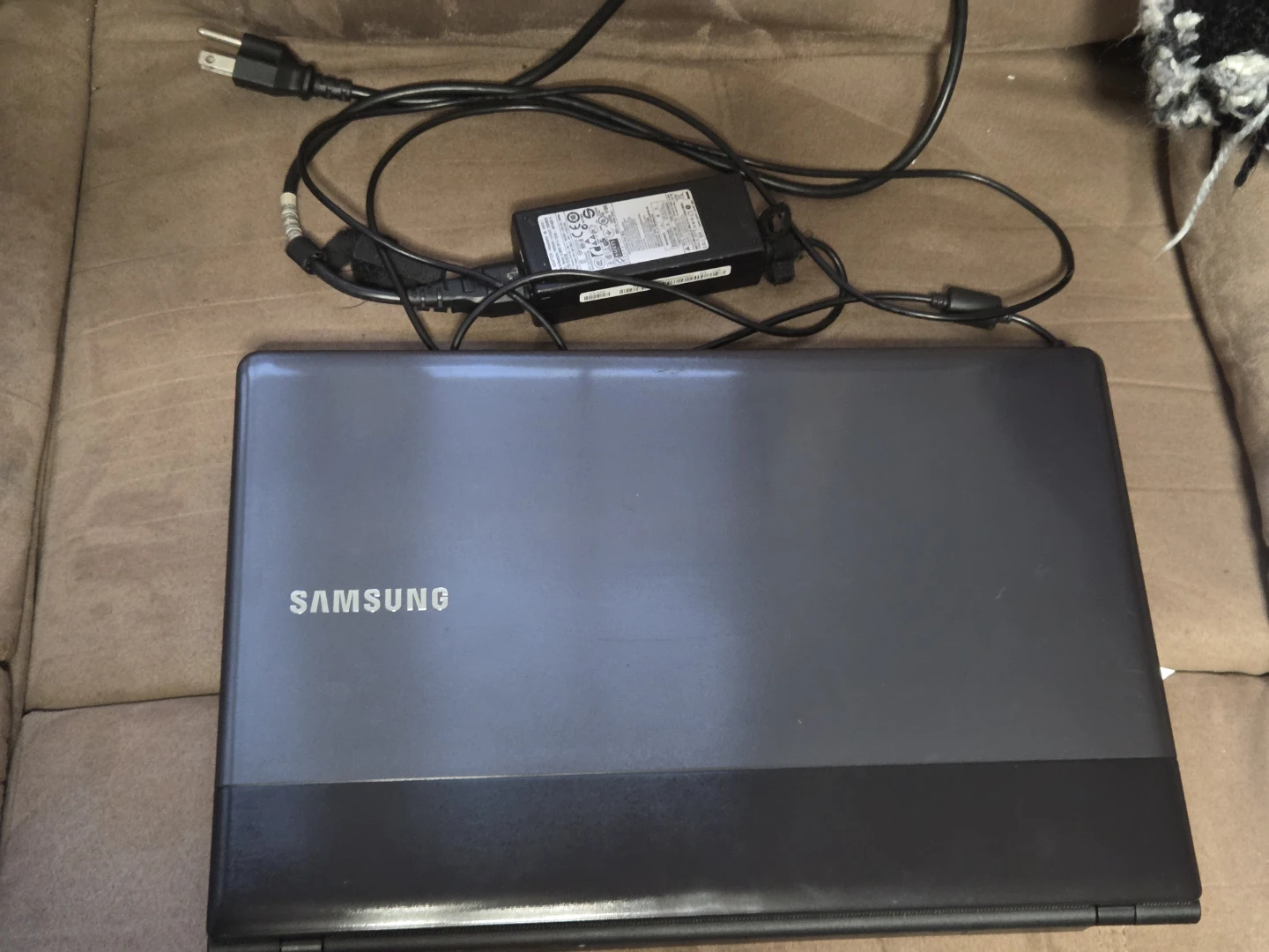 Samsung 15.6" Laptop - Windows 7 (Model NP305E5A)