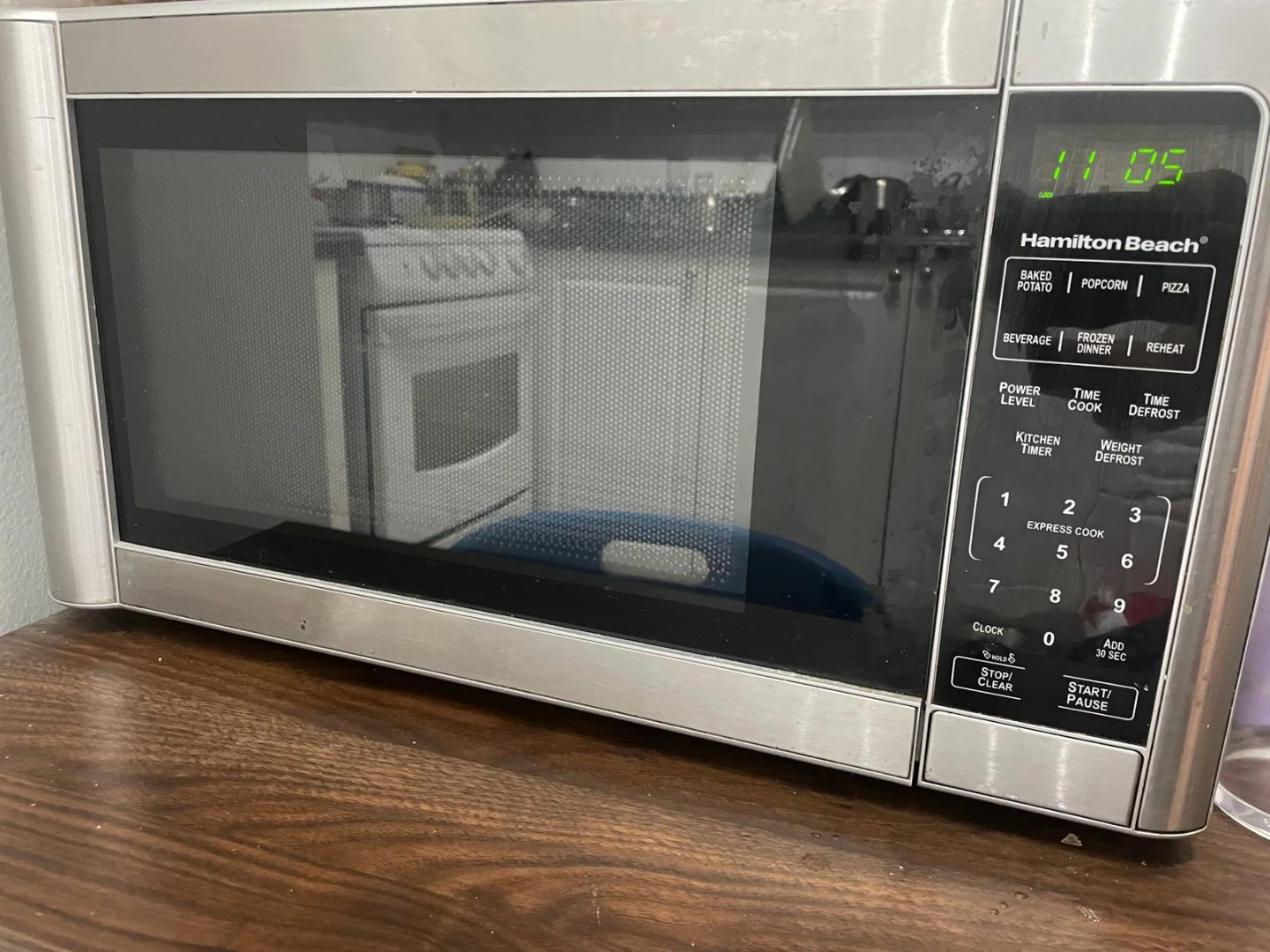 Hamilton Beach Microwave Oven - photo 2