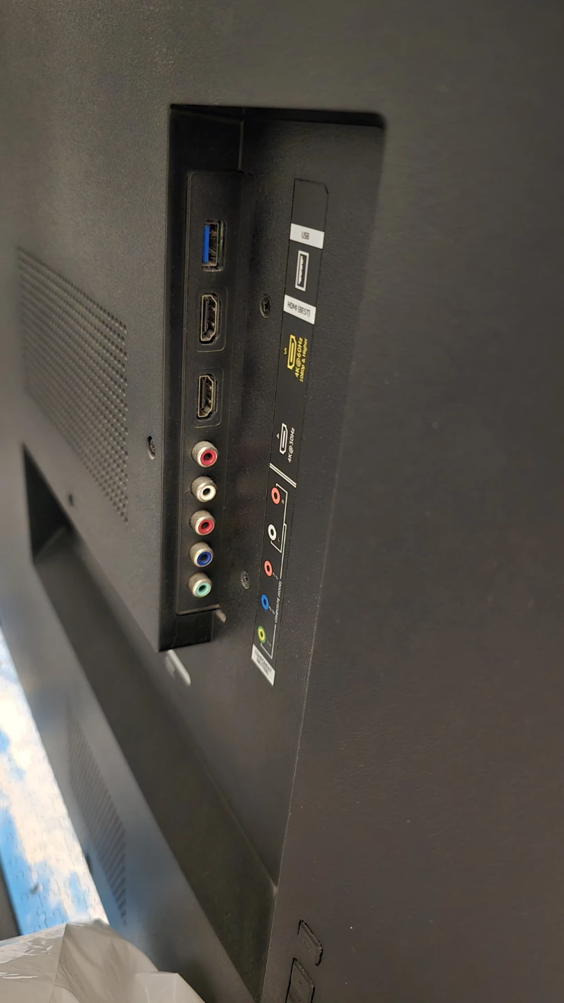 VIZIO 70" 4K HDR Smart TV - photo 5