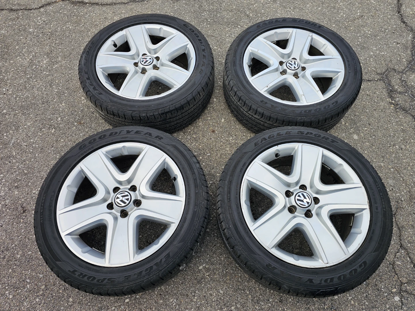 VOLKSWAGEN TIGUAN O.E.M RIMS AND ALL SEASON TIRES 235/50 R18 - photo 2
