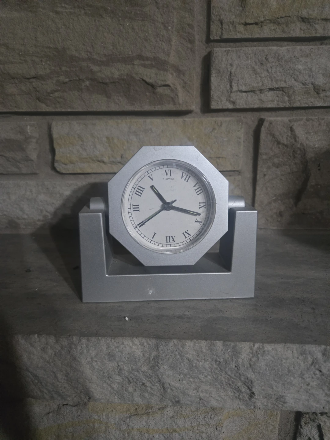 Zimato Quartz Desk Clock