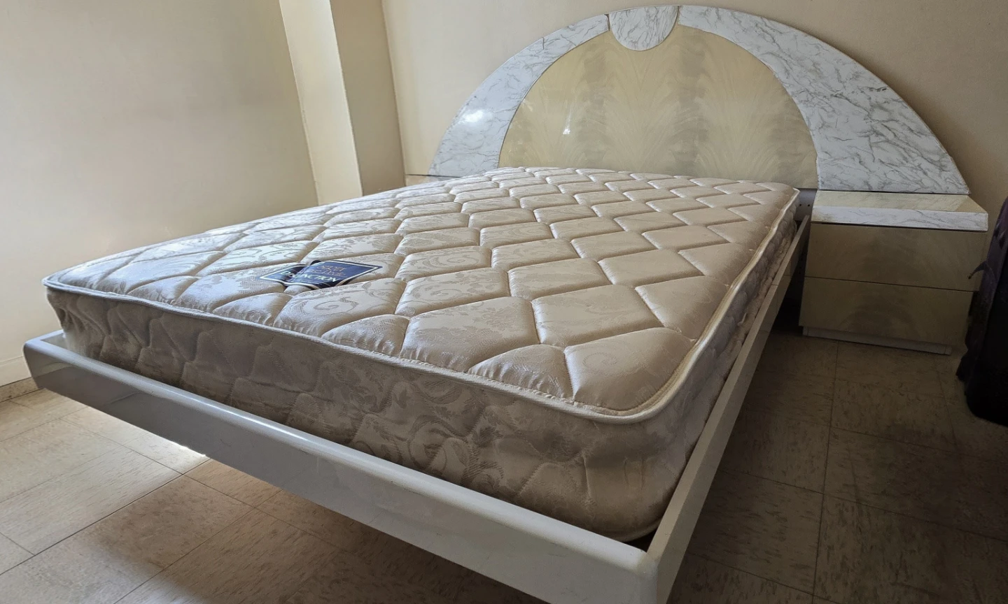 Queen Size Bed Frame, Headboard, 2 Nightstands (+ Mattress) - photo 2