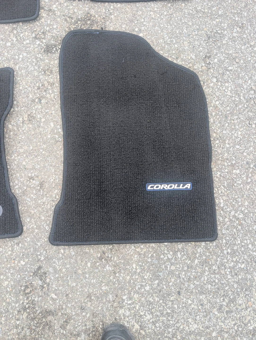 Set of 4 Black Carpet Floor Mats for Toyota Corolla - photo 2