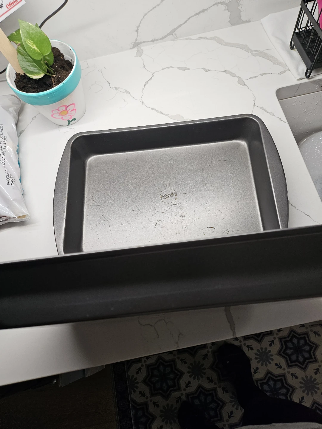 Baking pans and Dinner Plates - photo 2