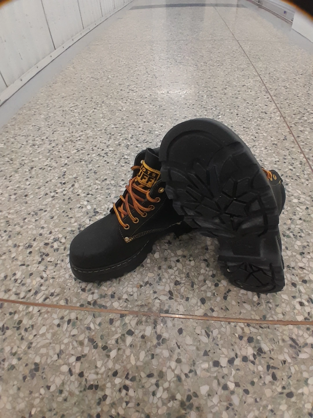 Roots of Canada Boots Women's Size 6.5