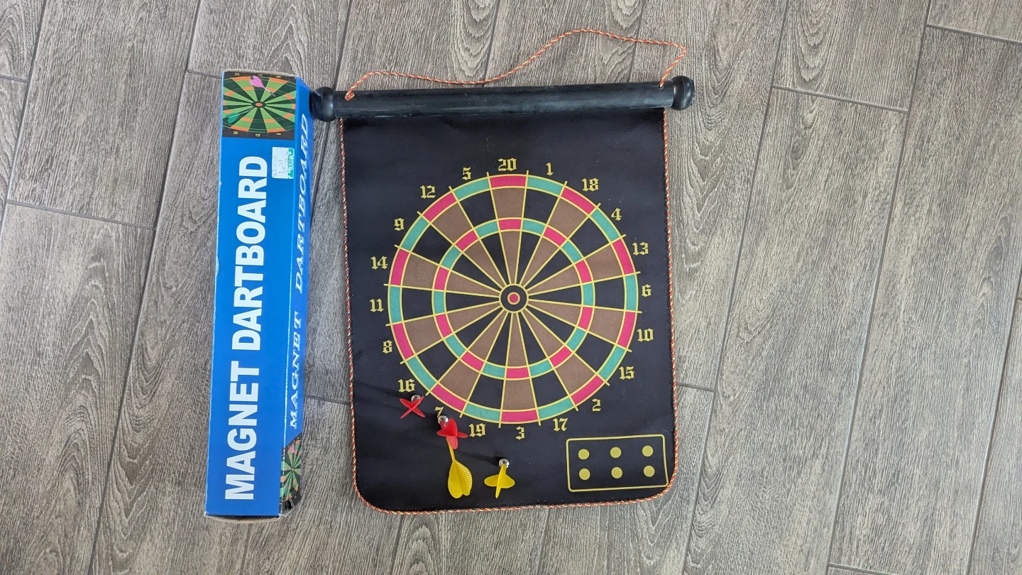 🎯  Safe Roll-Up Magnetic Dartboard Set 🎯