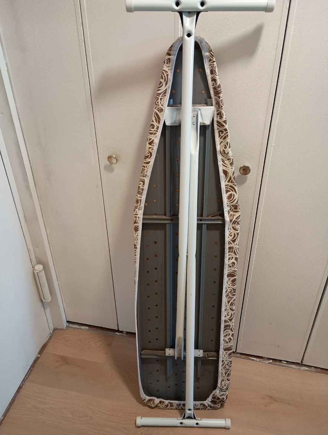 Ironing Board with Swirl Pattern Cover - photo 2