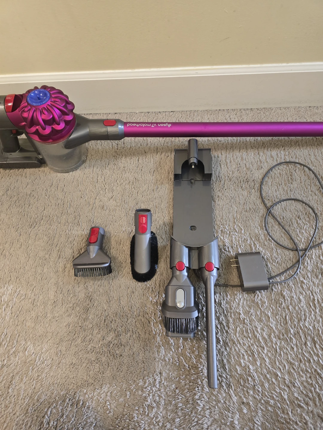 Dyson v7 vacuum - photo 5