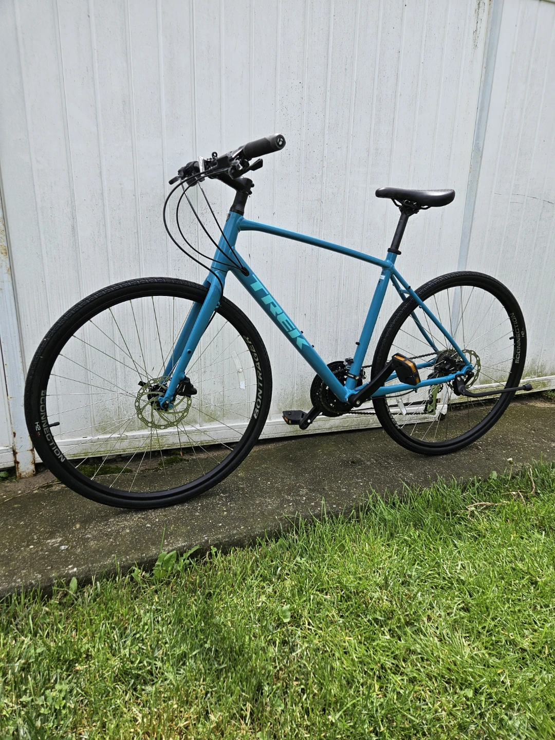 Like new! Trek FX 2 Hybrid Bike
