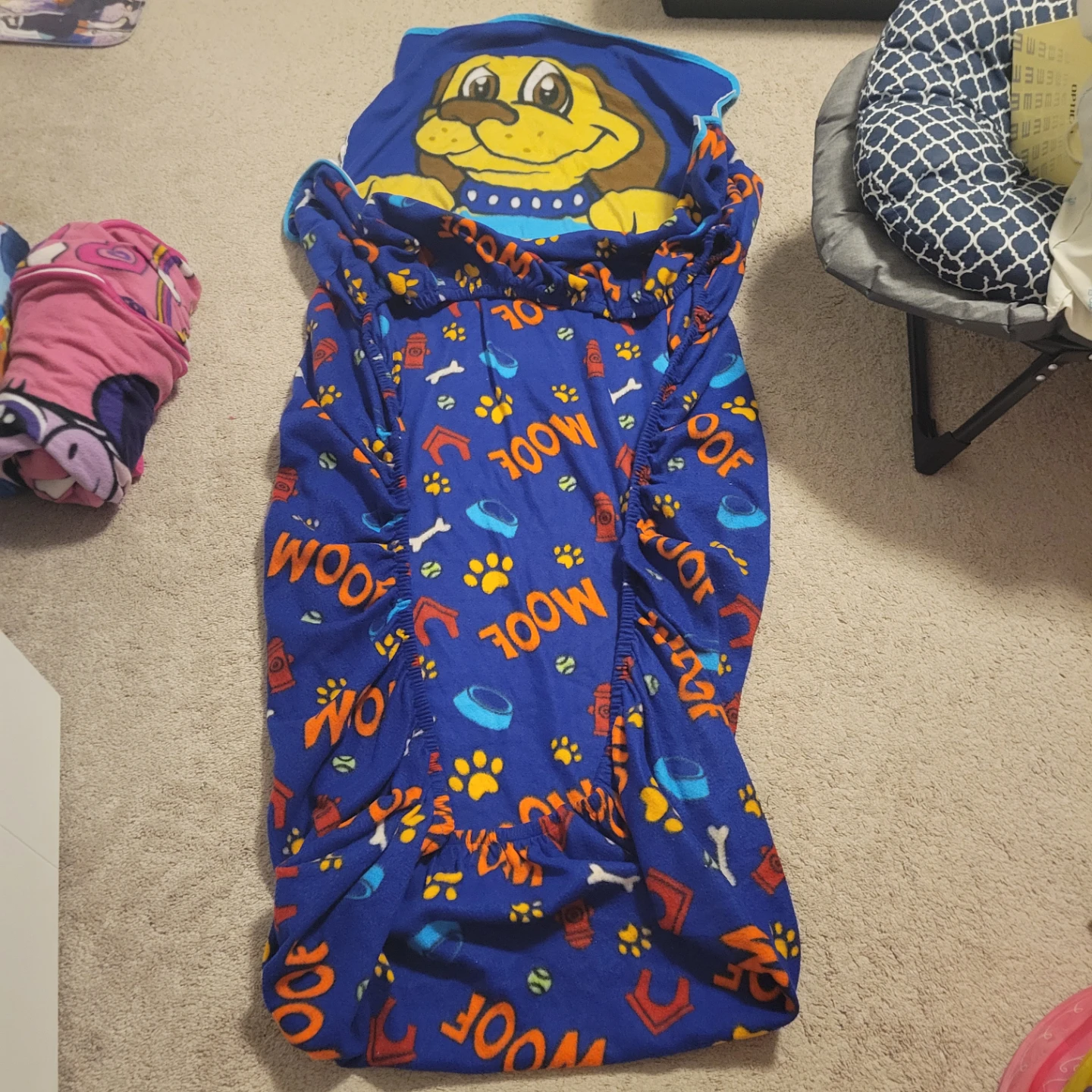 Blue Dog "Woof" Fleece Sleeping cover for a twin mattress