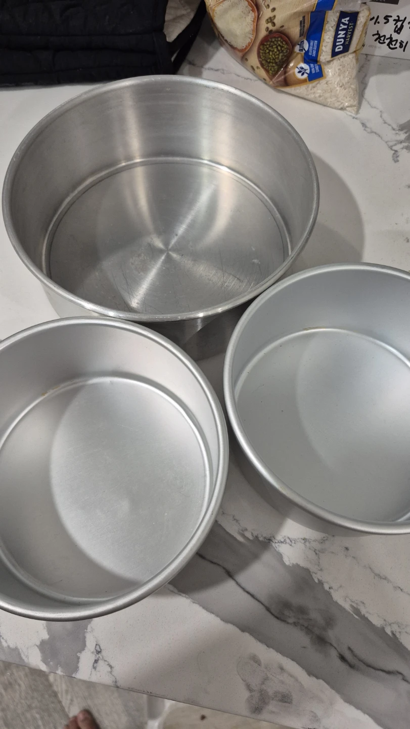 Cake pans round size 8, 6