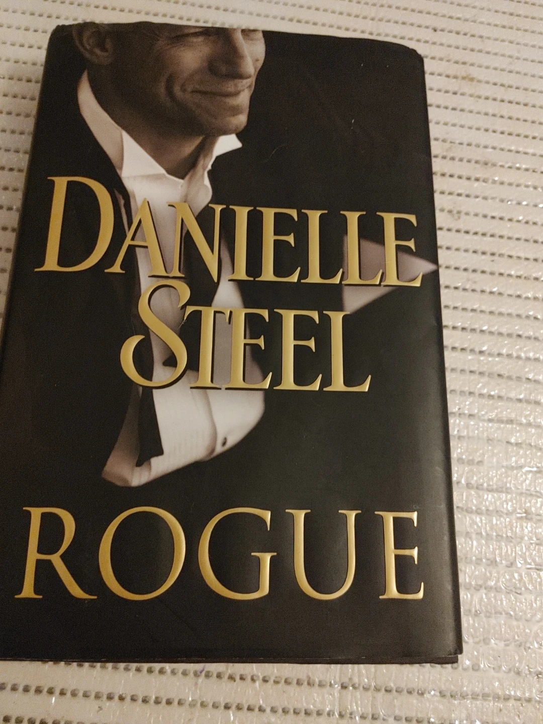 Rogue by Danielle Steel Paperback Book