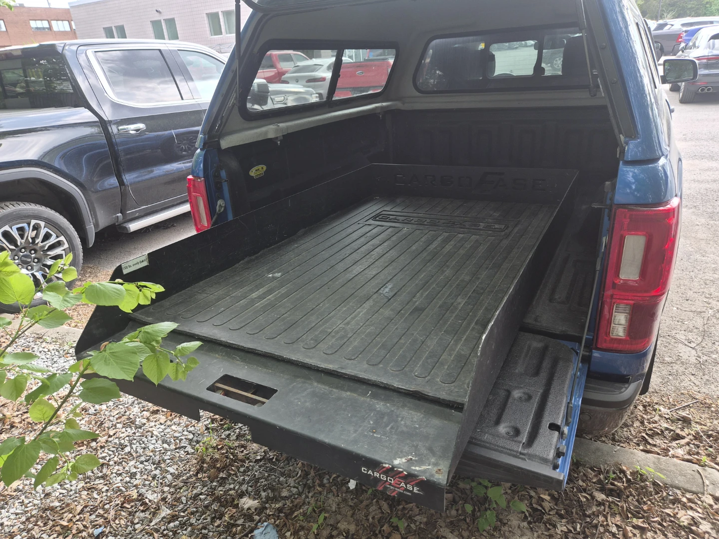 Leer Truck Cap with CargoEase Bed Slide - photo 4