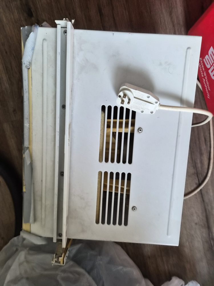 Beaumark Window Air Conditioner - photo 2
