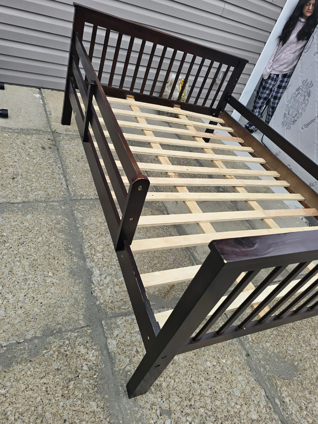 Free Top bunker bed with twin mattress - photo 4