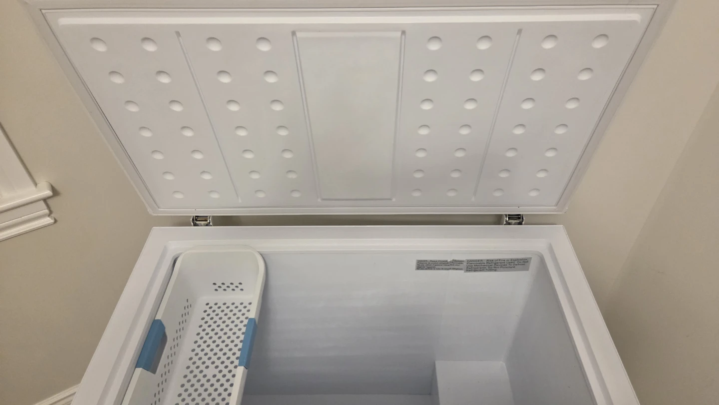 Midea Chest Freezer - photo 2
