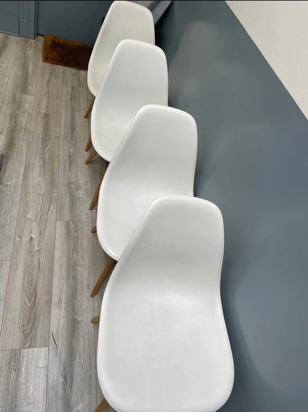 Set of 4 White Dining Chairs with Wooden Legs