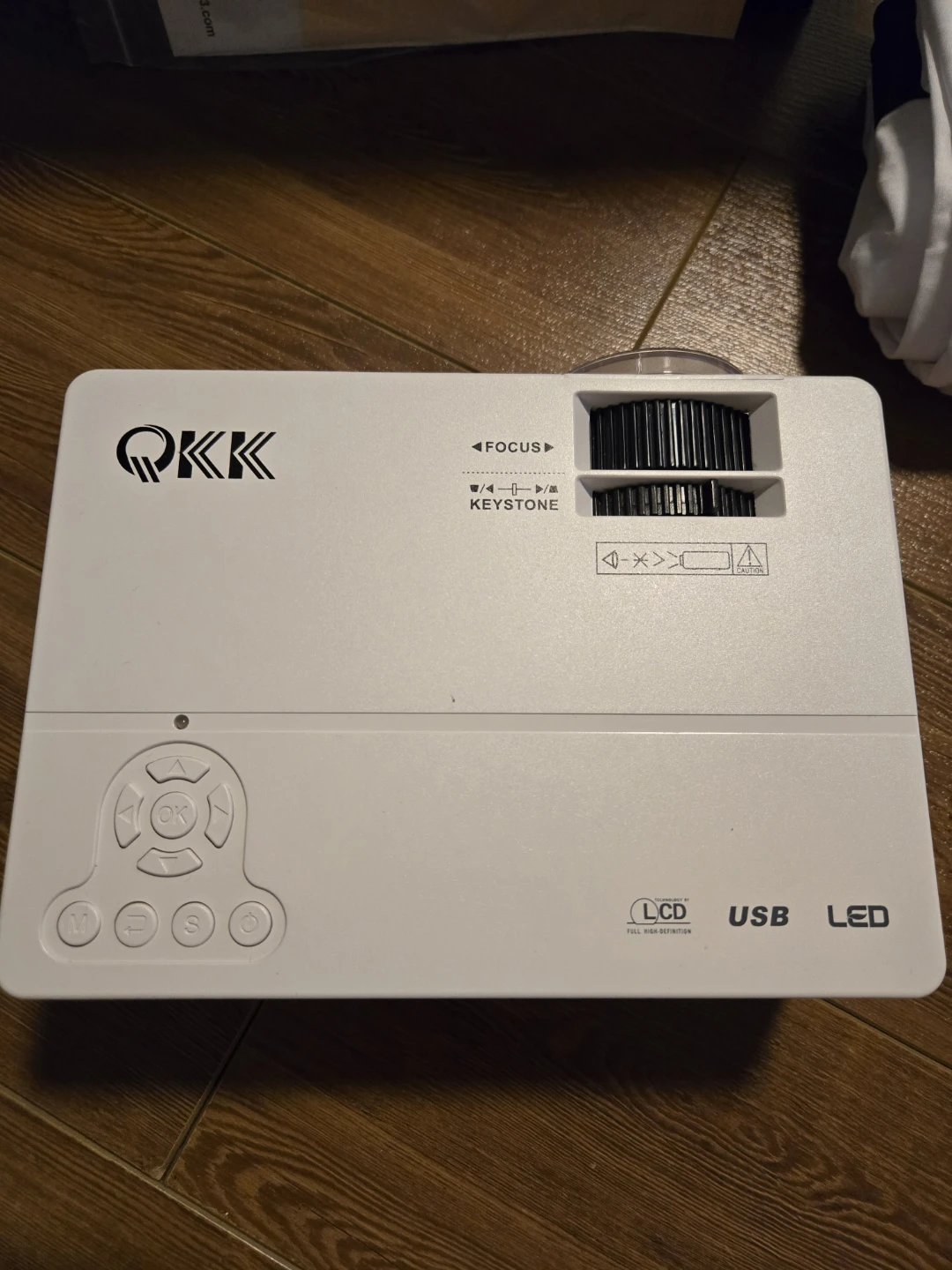 QKK Mini Projector with Remote - photo 2
