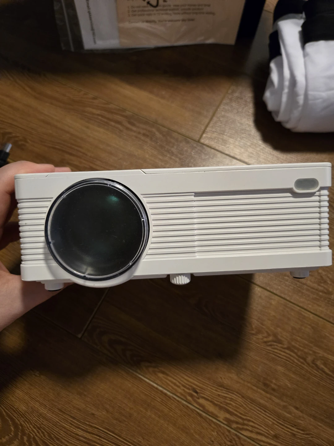 QKK Mini Projector with Remote - photo 4