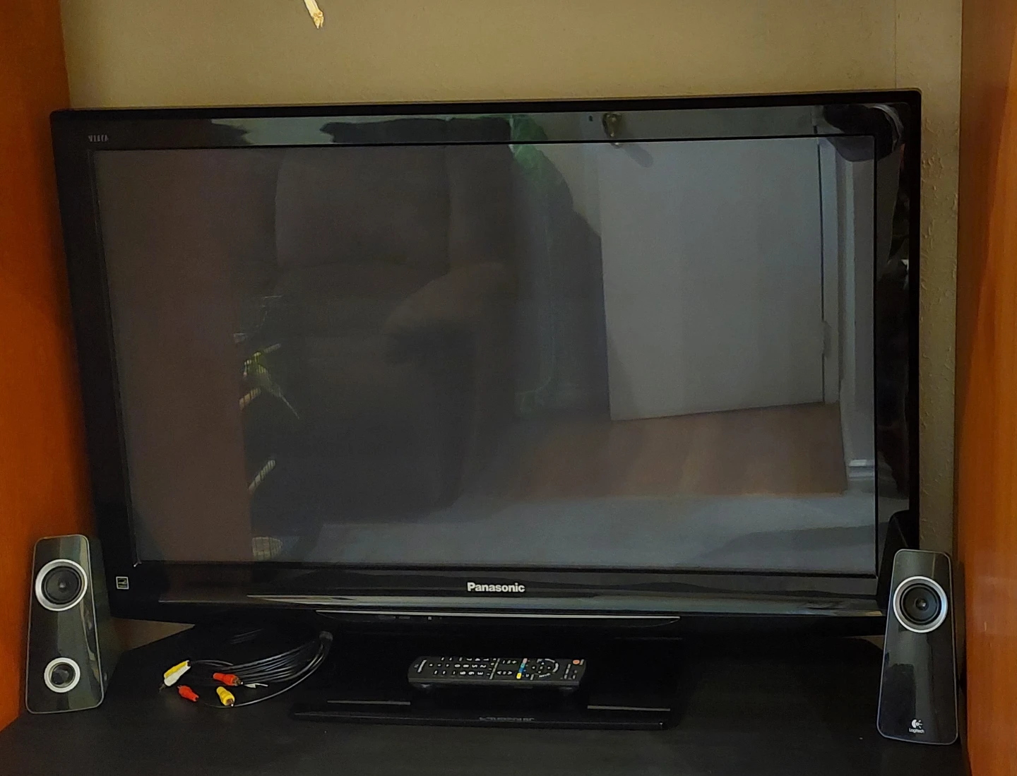 Panasonic TC-P42U1 Plasma HDTV - photo 2