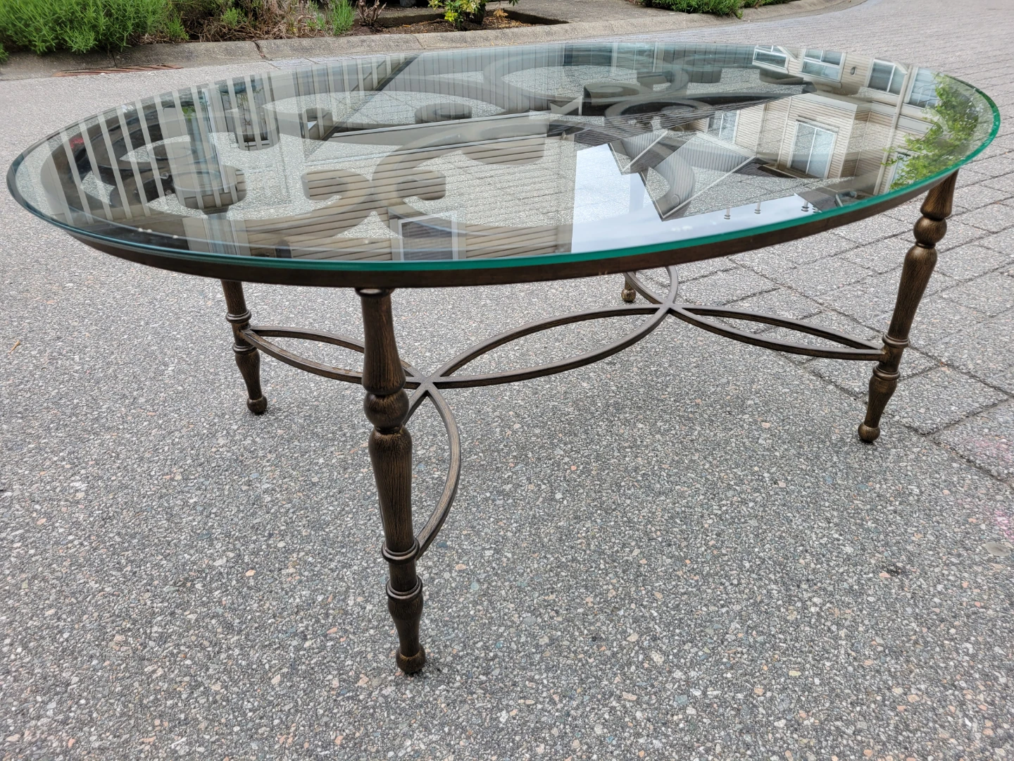 Beautiful Classic traditional oval coffee table. - photo 2
