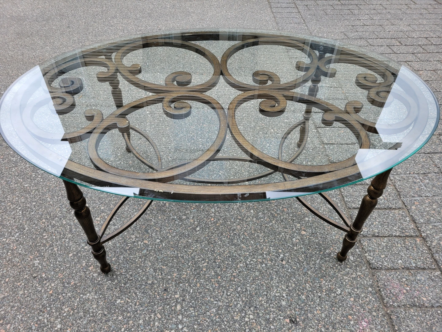 Beautiful Classic traditional oval coffee table. - photo 3