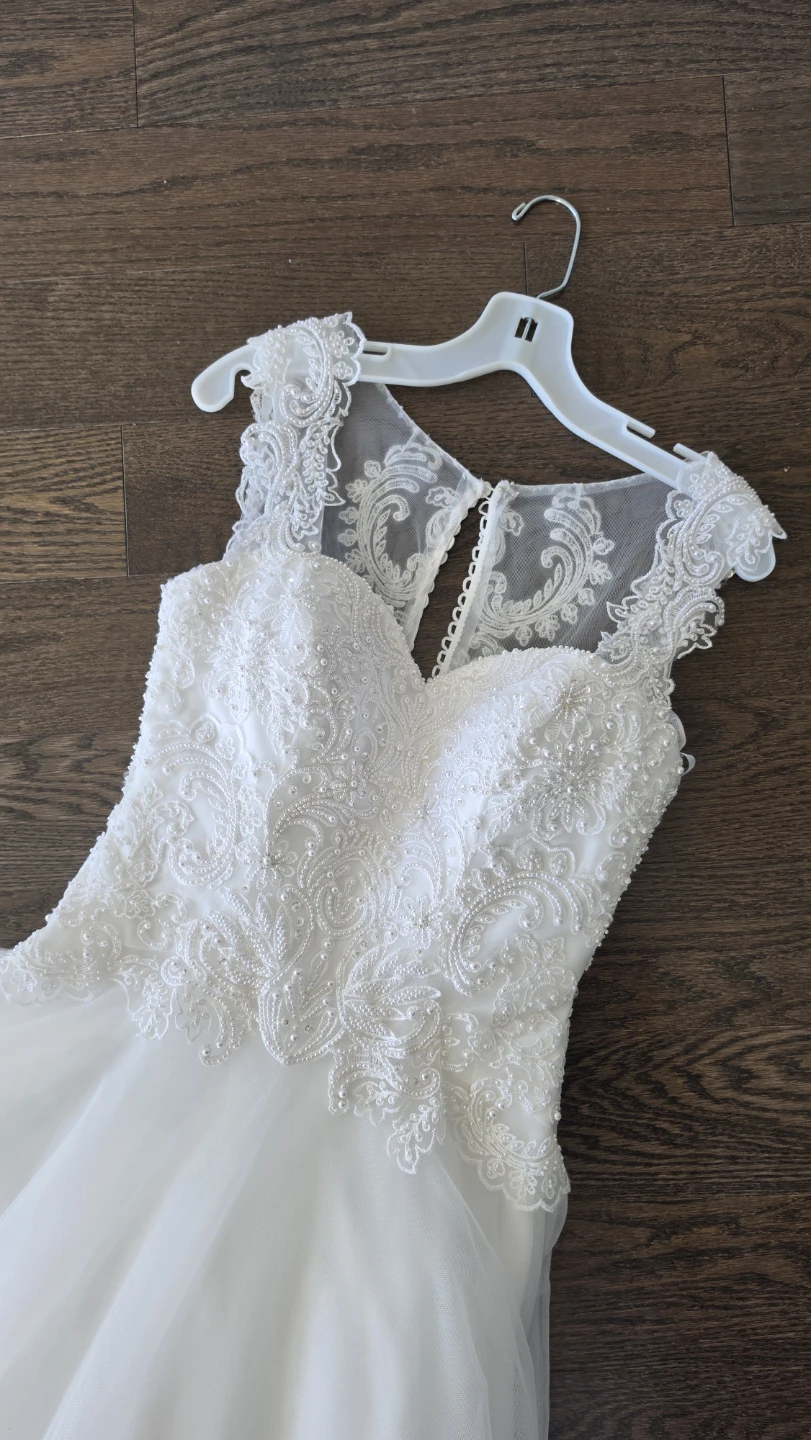 Brand New Wedding Dress (Size 6, altered to 4-6) – Never Worn! - photo 4