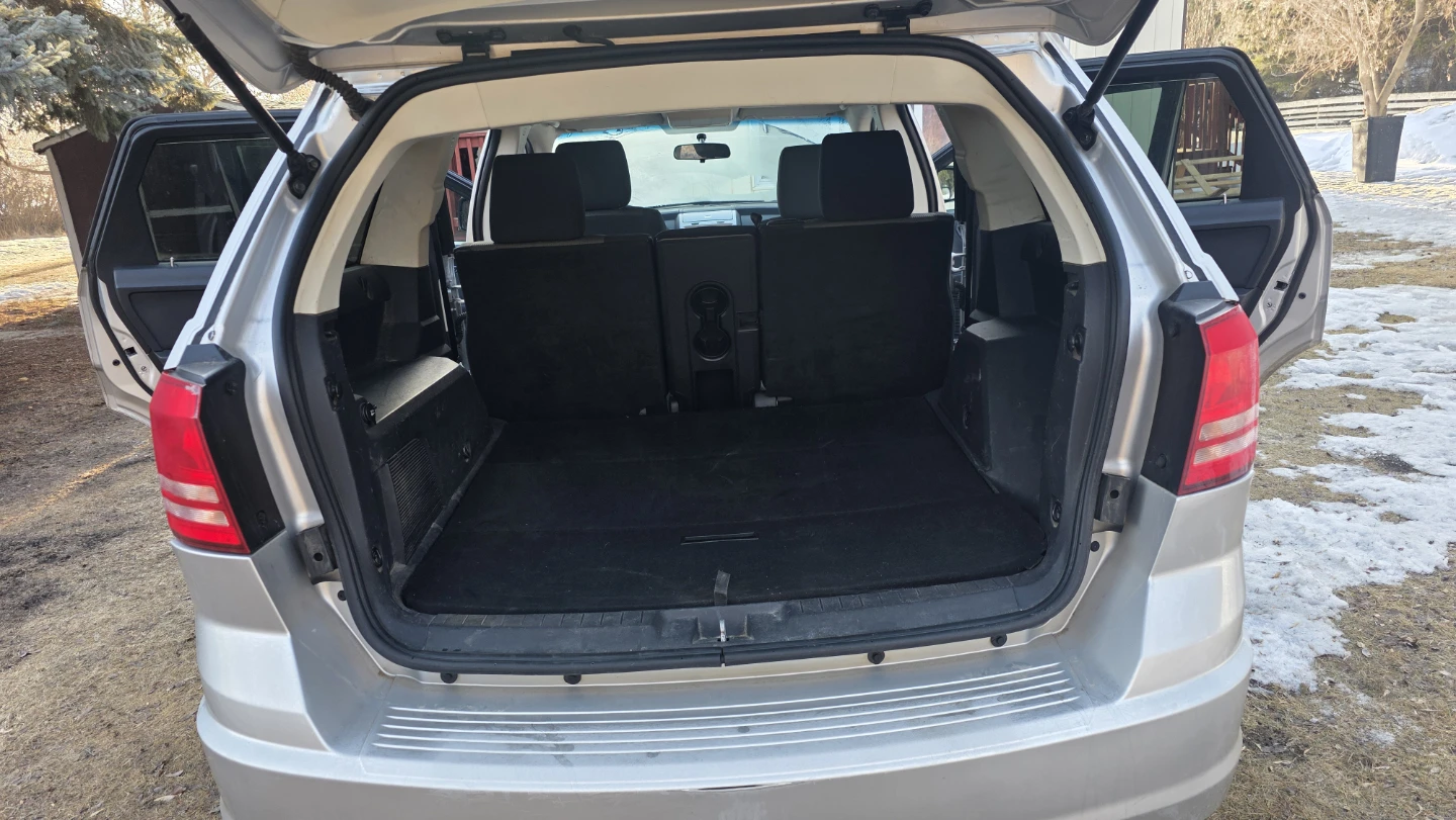 Silver Dodge Journey SUV 2009 - photo 2