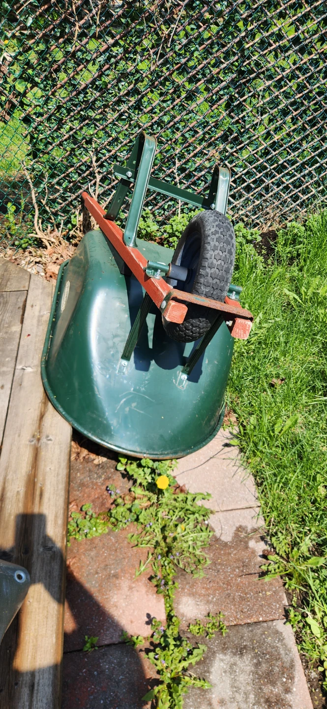 Yardworks Wheelbarrow