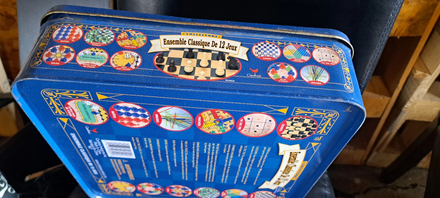 Family 12 Classic Games Center Tin - photo 2