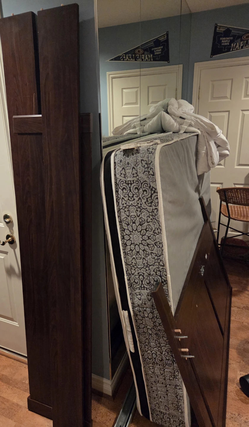 Queen bed frame - photo 2