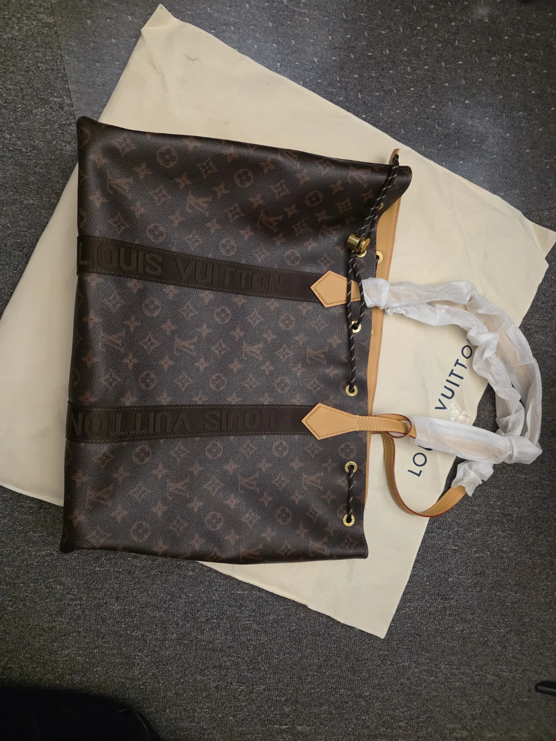 Louis Vuitton Monogram Tote Bag - photo 2
