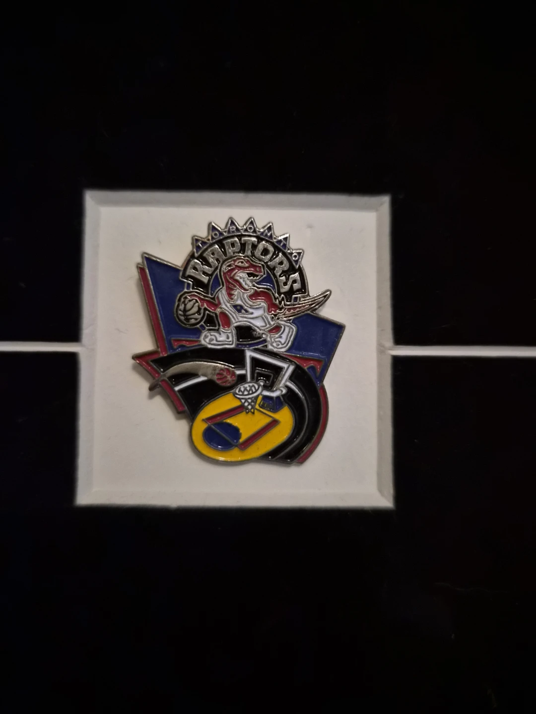 Toronto Raptors & Maple Leafs Opening Night Memorabilia Lot - photo 5