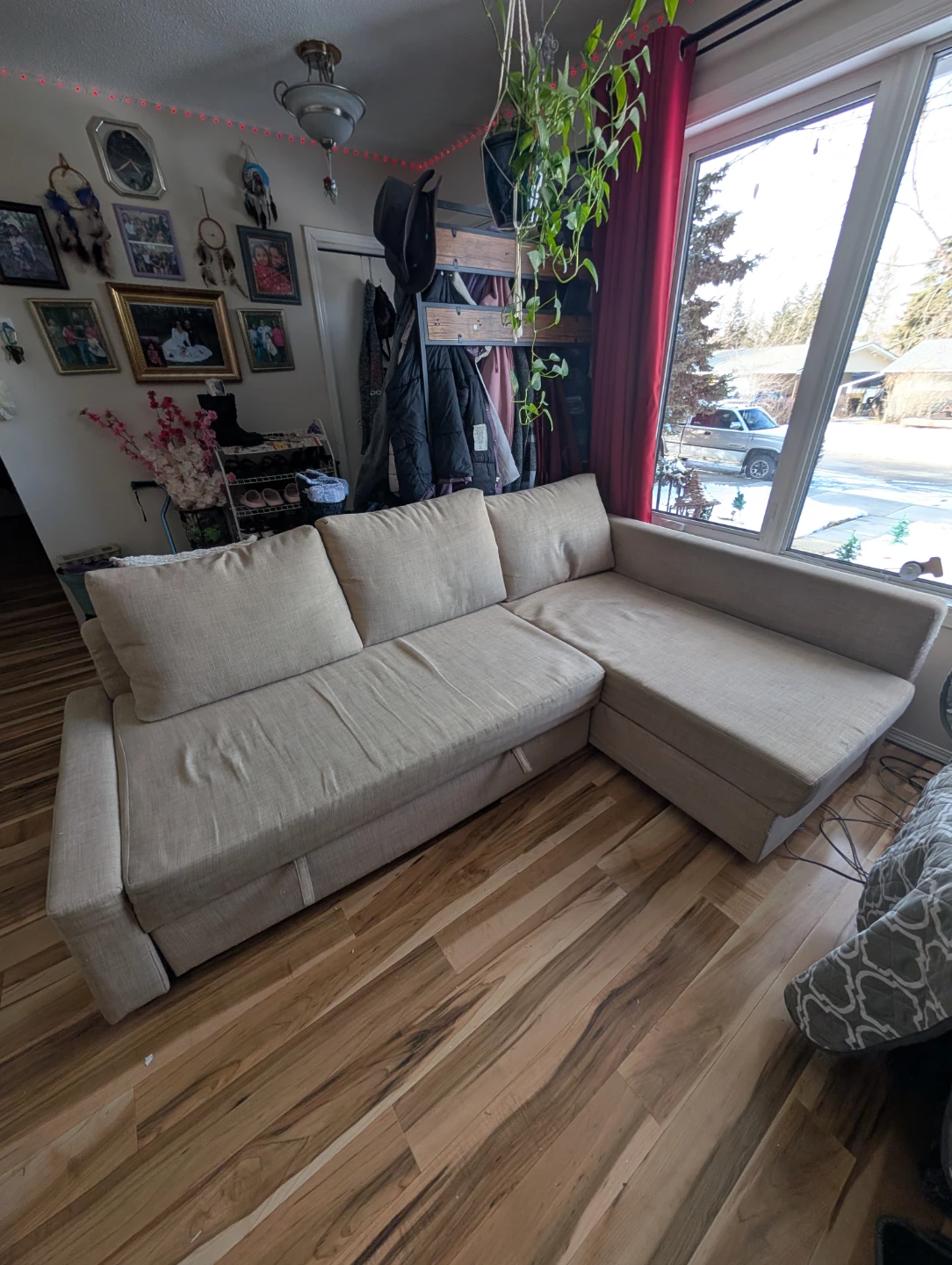 Secional Sofa with Pull-out Bed