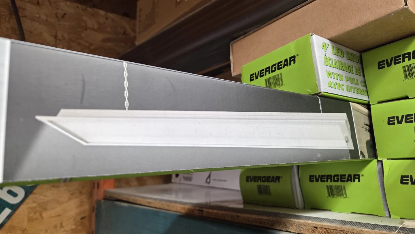 4' LED Shop Light with Pull Chain Switch - photo 2