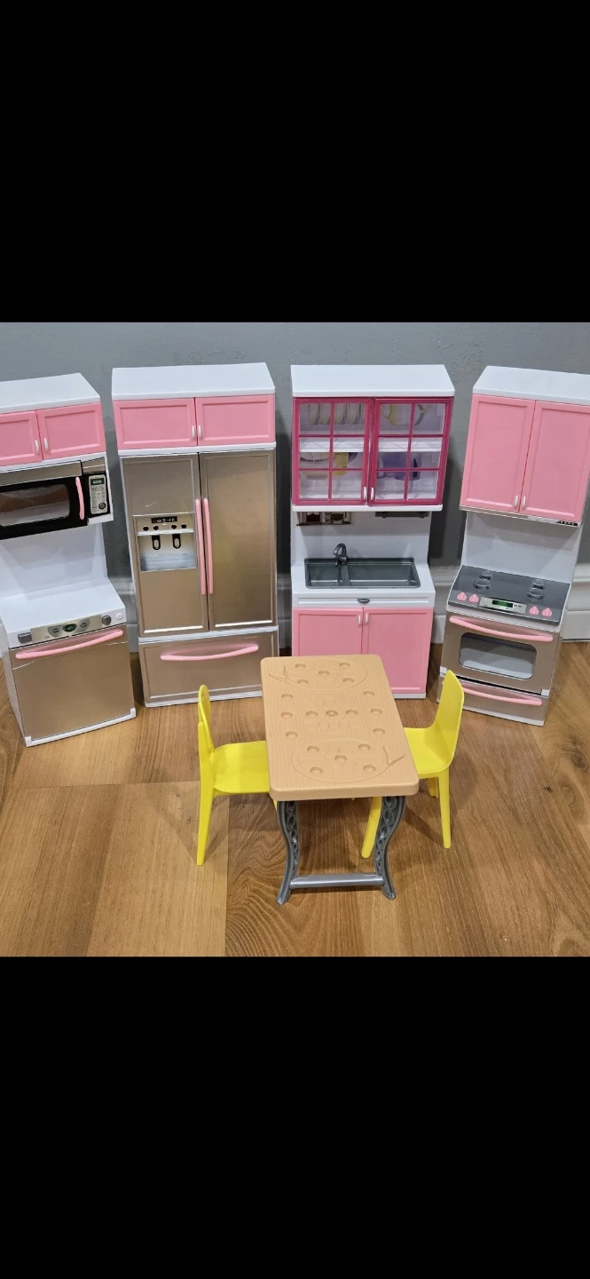 Barbie Dollhouse Furniture and Accessories Lot